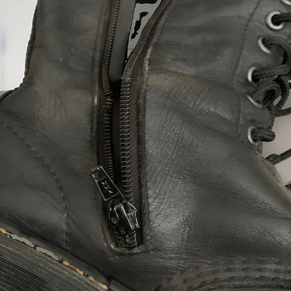 Dr Martens 1b60 Bex Pisa 20 Eye Black Knee High Boots *BROKEN ZIPPER* 8